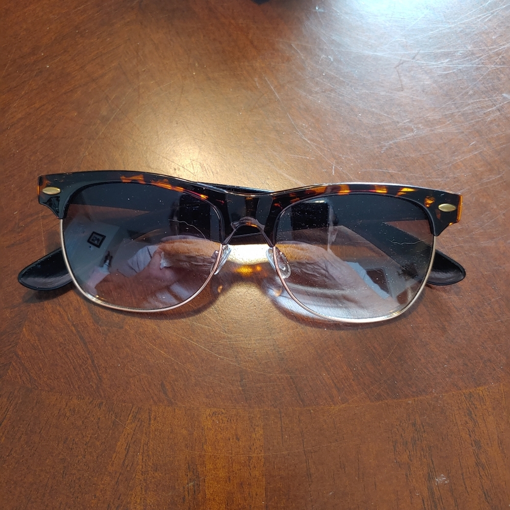 Sunglasses - Picture 2 of 6